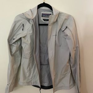 Women’s light grey Patagonia Gore-Tex running jacket